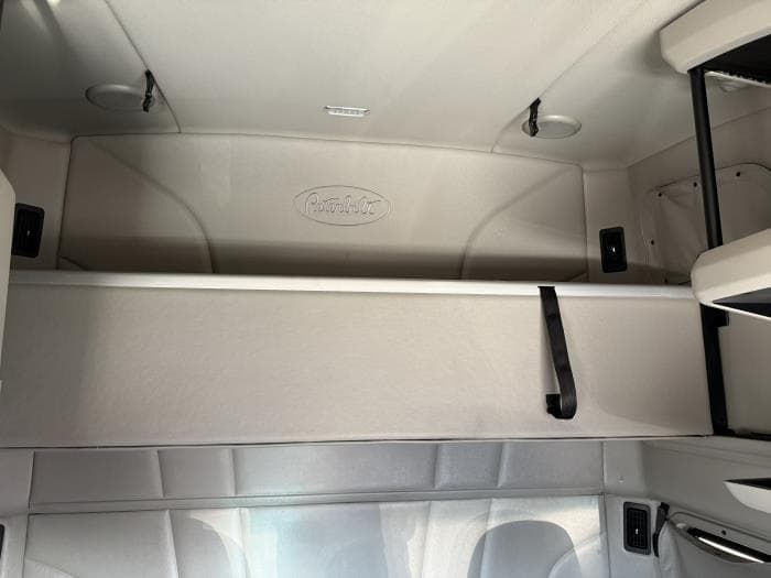 2021 Peterbilt 579 — photo 18