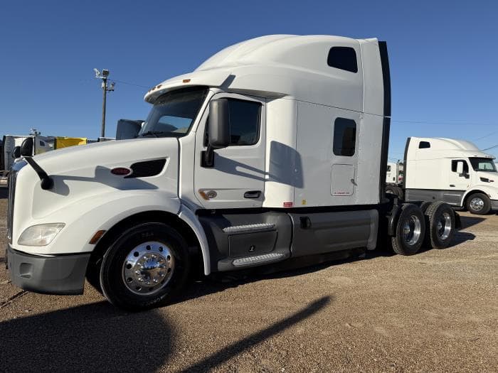 2021 Peterbilt 579 — photo 2