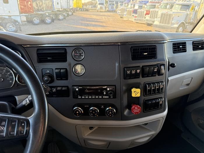2021 Peterbilt 579 — photo 7