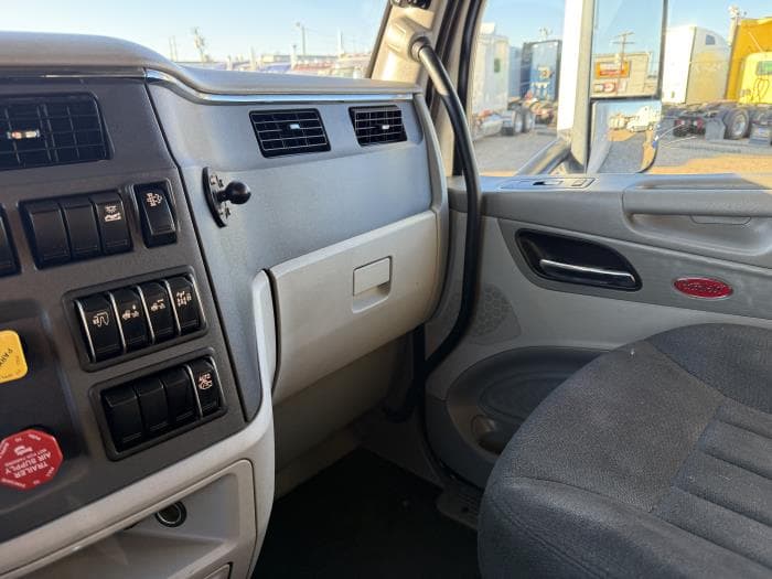 2021 Peterbilt 579 — photo 10