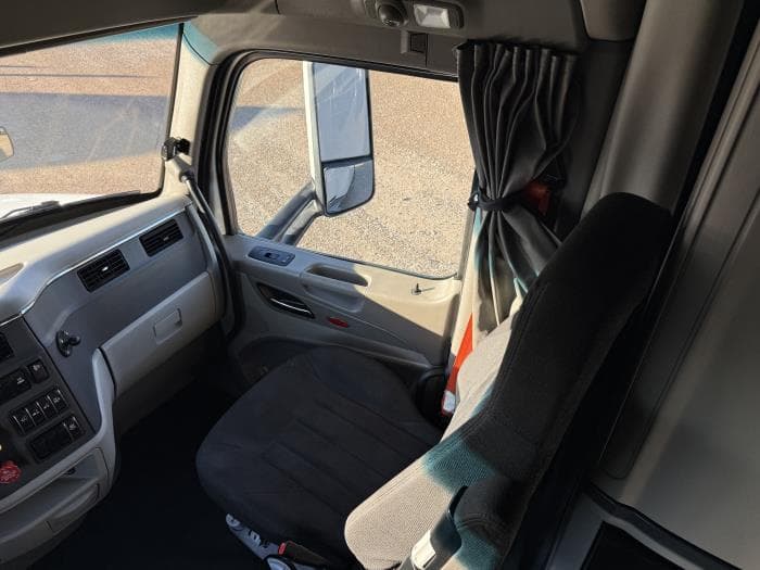 2021 Peterbilt 579 — photo 17