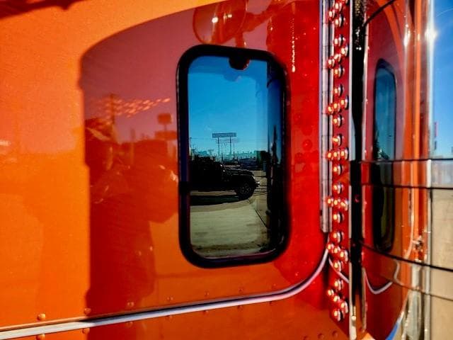 2022 Peterbilt 389 — photo 4