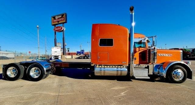 2022 Peterbilt 389 — photo 7