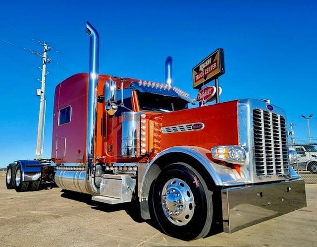 2022 Peterbilt 389 — photo 11