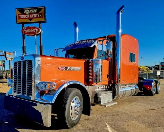 2022 Peterbilt 389 — photo 12