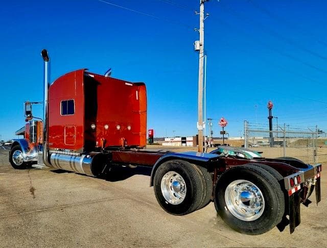 2022 Peterbilt 389 — photo 13