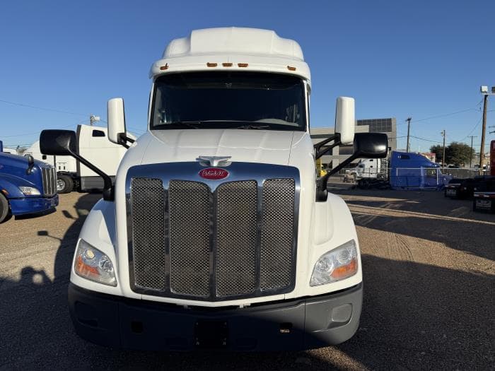 2021 Peterbilt 579 — photo 38