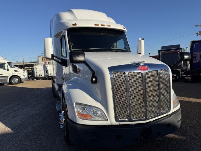 2021 Peterbilt 579 — photo 40
