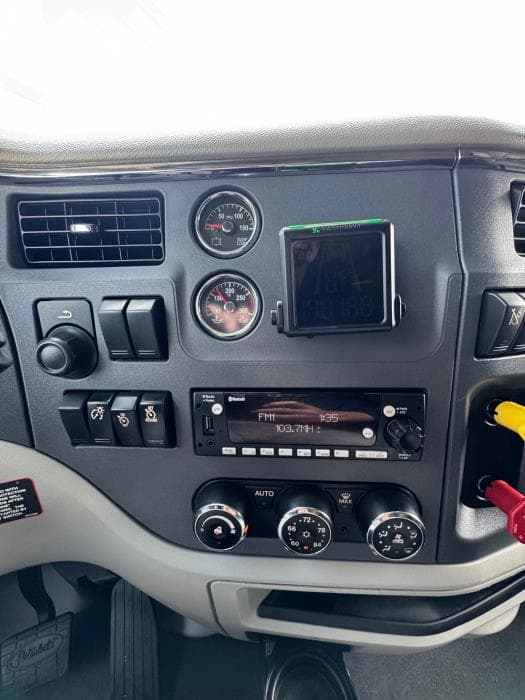 2022 Peterbilt 579 — photo 17