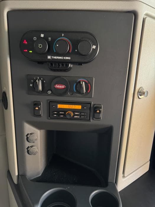 2022 Peterbilt 579 — photo 23