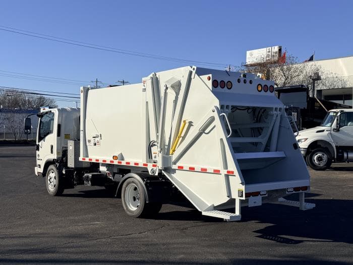 2024 Isuzu NRR — photo 4