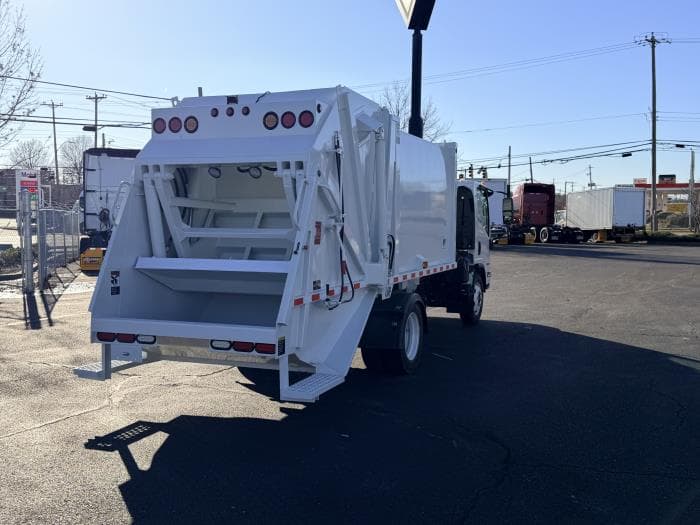 2024 Isuzu NRR — photo 6