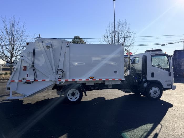 2024 Isuzu NRR — photo 7