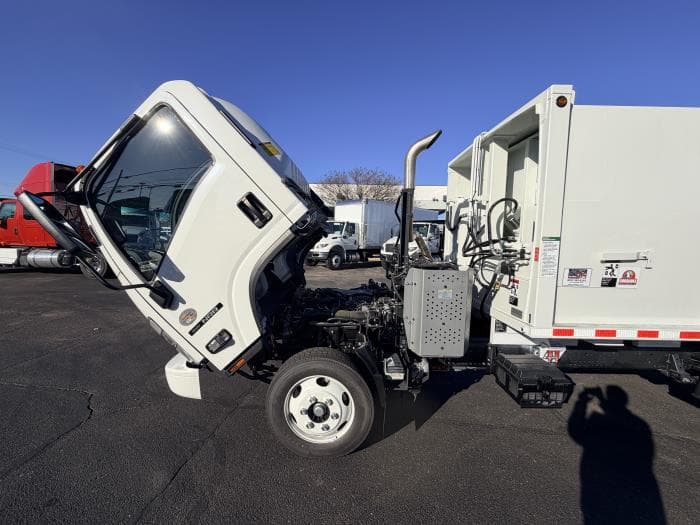 2024 Isuzu NRR — photo 9