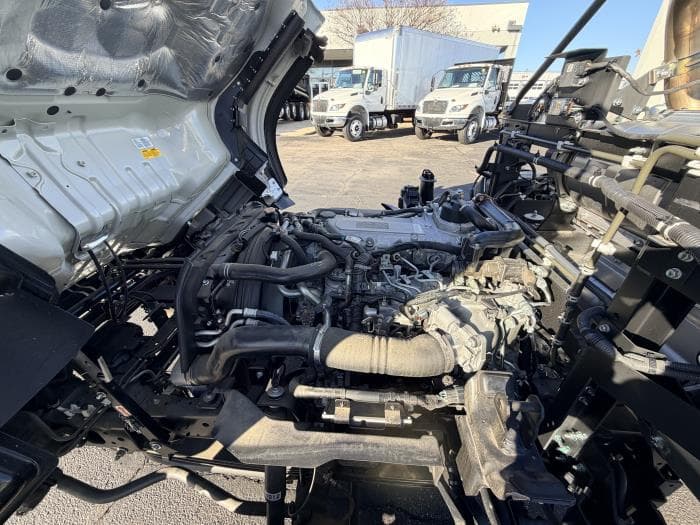 2024 Isuzu NRR — photo 11