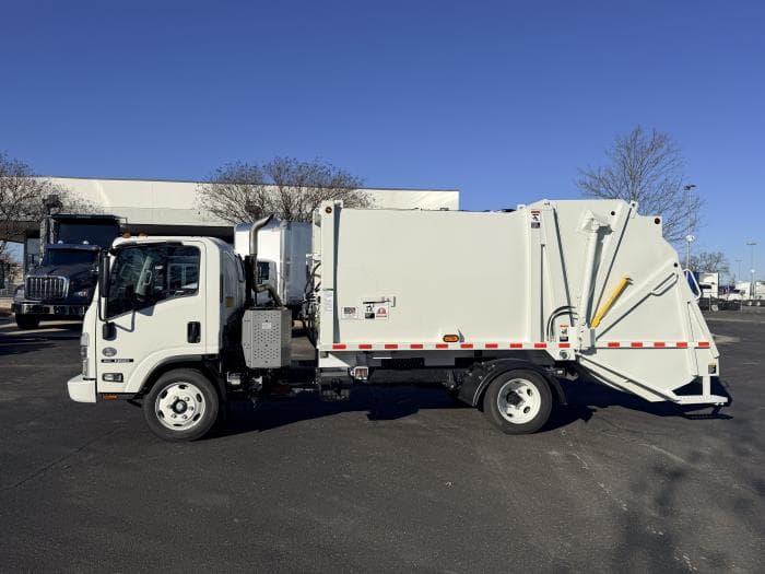 2024 Isuzu NRR — photo 3