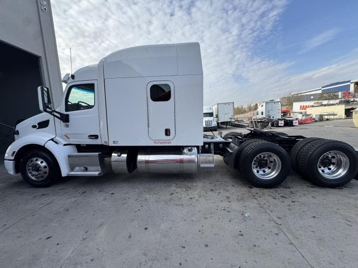 2022 Peterbilt 579 — photo 9
