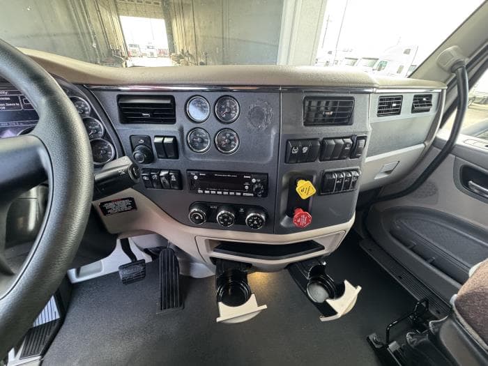2022 Peterbilt 579 — photo 11