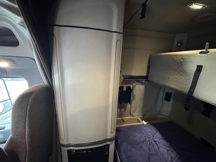 2022 Peterbilt 579 — photo 13