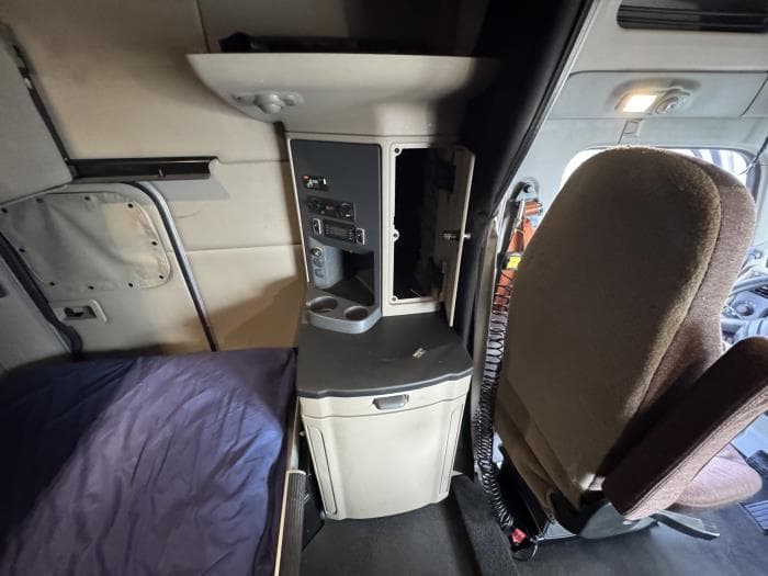 2022 Peterbilt 579 — photo 16