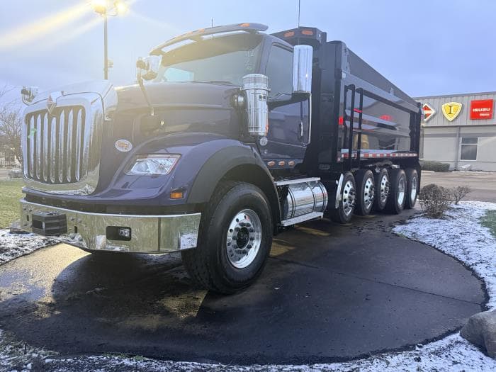 2026 International HX — photo 4