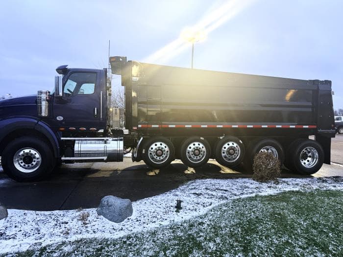 2026 International HX — photo 6