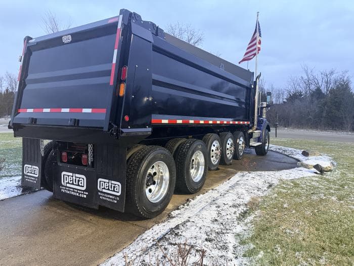 2026 International HX — photo 9