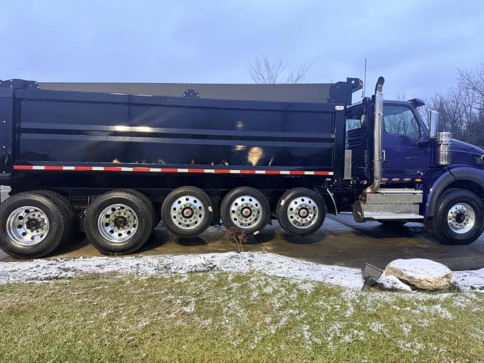 2026 International HX — photo 10