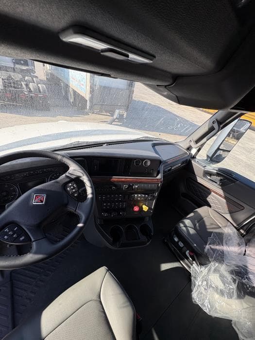 2026 International LT — photo 9