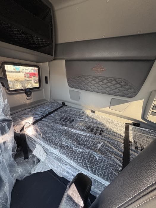 2026 International LT — photo 10