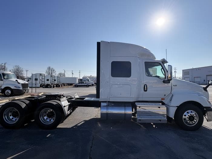 2026 International LT — photo 7