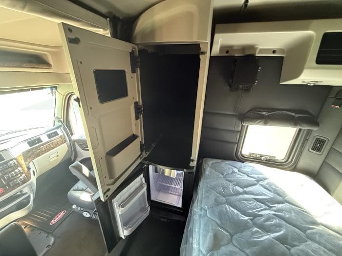 2026 Peterbilt 589 — photo 39