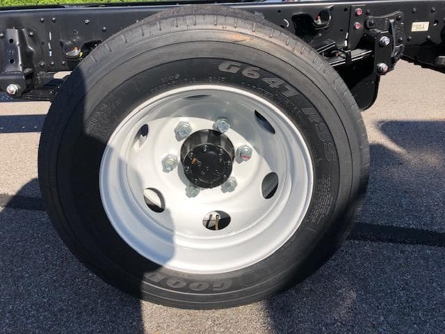 2026 Isuzu NPR — photo 9