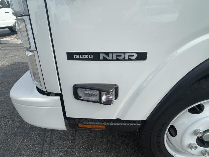 2025 Isuzu NRR — photo 12