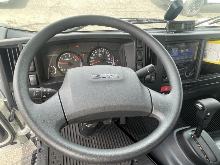 2025 Isuzu NRR — photo 17
