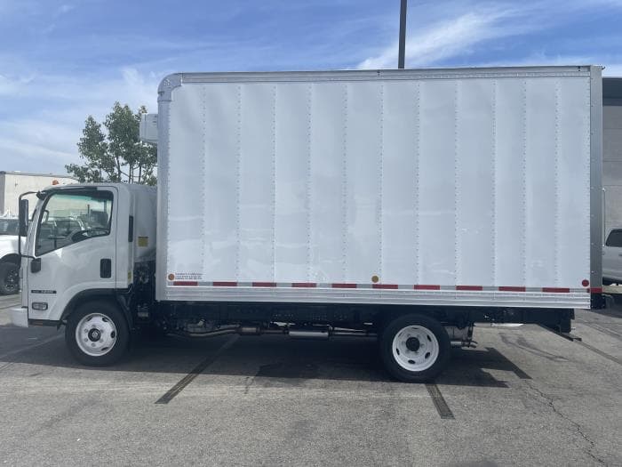 2025 Isuzu NPR — photo 3