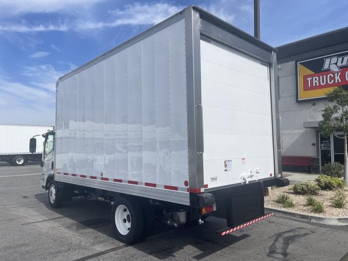 2025 Isuzu NPR — photo 4