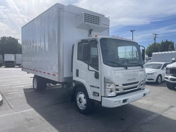 2025 Isuzu NPR — photo 7