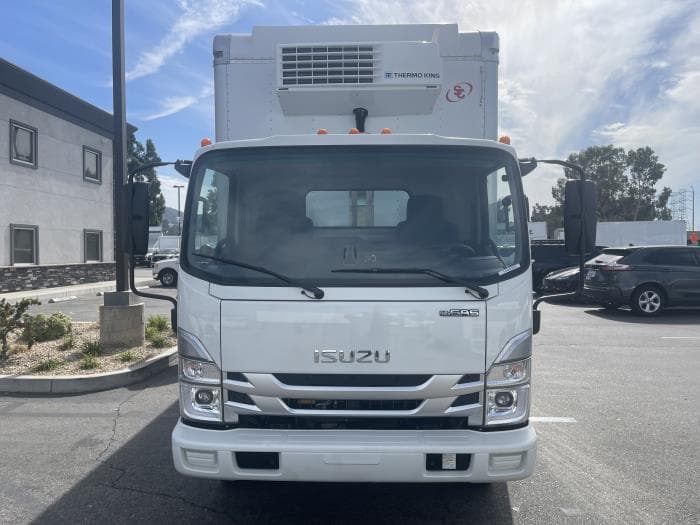 2025 Isuzu NPR — photo 8