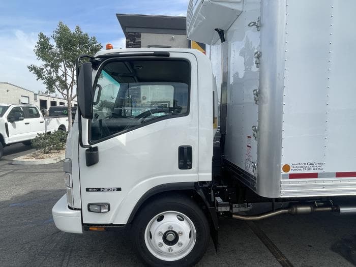 2025 Isuzu NPR — photo 11