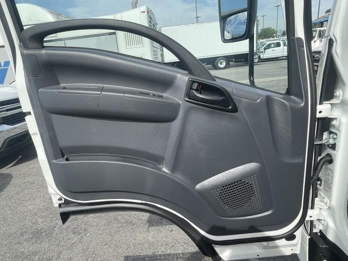 2025 Isuzu NPR — photo 12