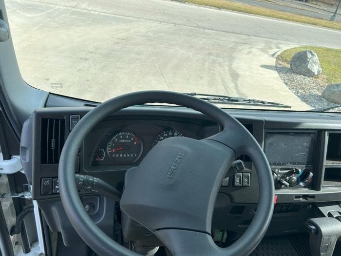 2025 Isuzu NPR — photo 13