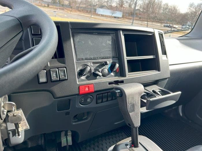 2025 Isuzu NPR — photo 14