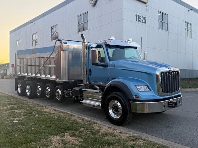 2026 International HX — photo 4