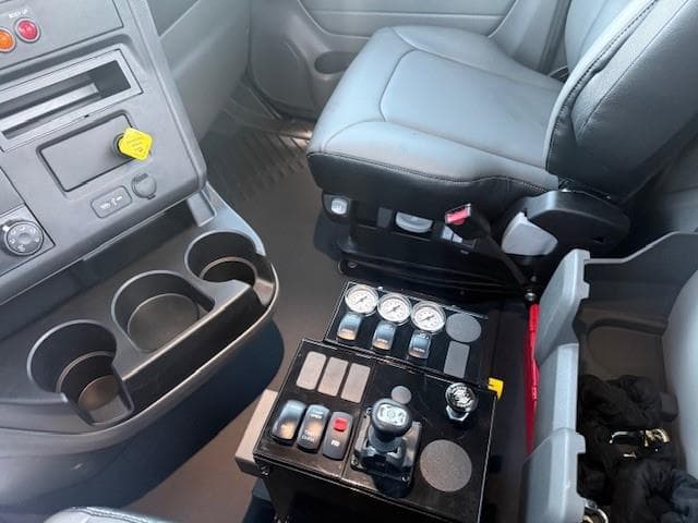 2026 International HX — photo 18