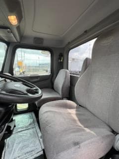 2017 Peterbilt 337 — photo 9