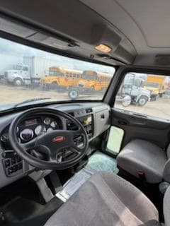 2017 Peterbilt 337 — photo 10
