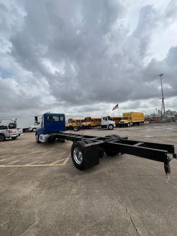 2017 Peterbilt 337 — photo 6