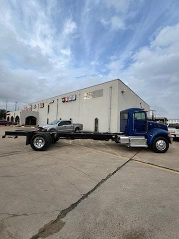 2017 Peterbilt 337 — photo 5