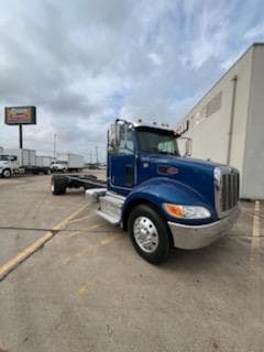 2017 Peterbilt 337 — photo 4